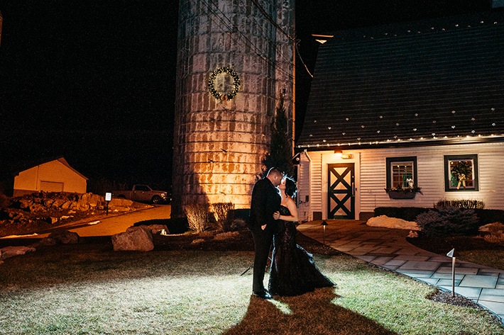 parona grounds signs and sounds perona farms wedding photos