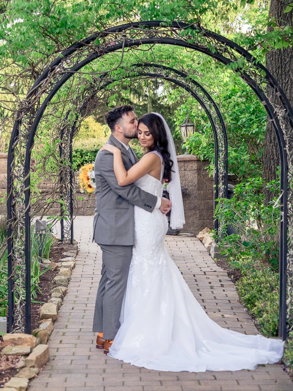 Romance Under the Arbor - Penn Oaks Golf Club wedding photos
