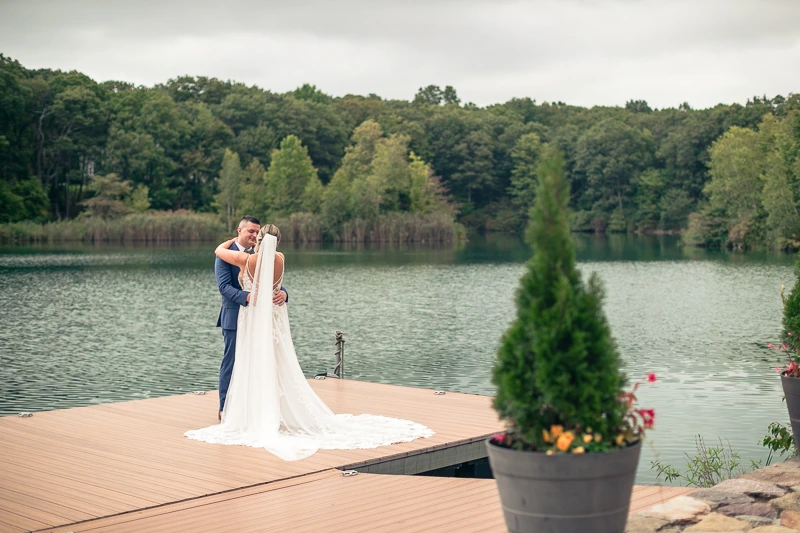 A Lakeside Embrace Rock Island Lake Club wedding photos