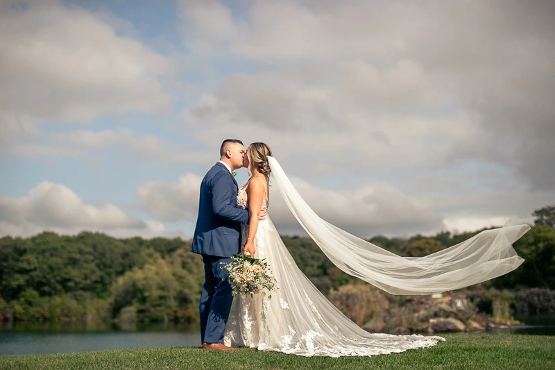A Scenic Veil Kiss Rock Island Lake Club wedding photos