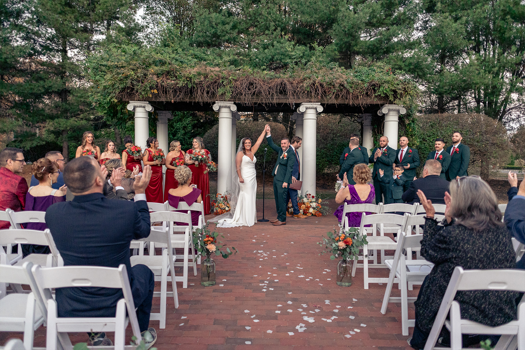 Bride and groom kissing at Belle Voir Manor