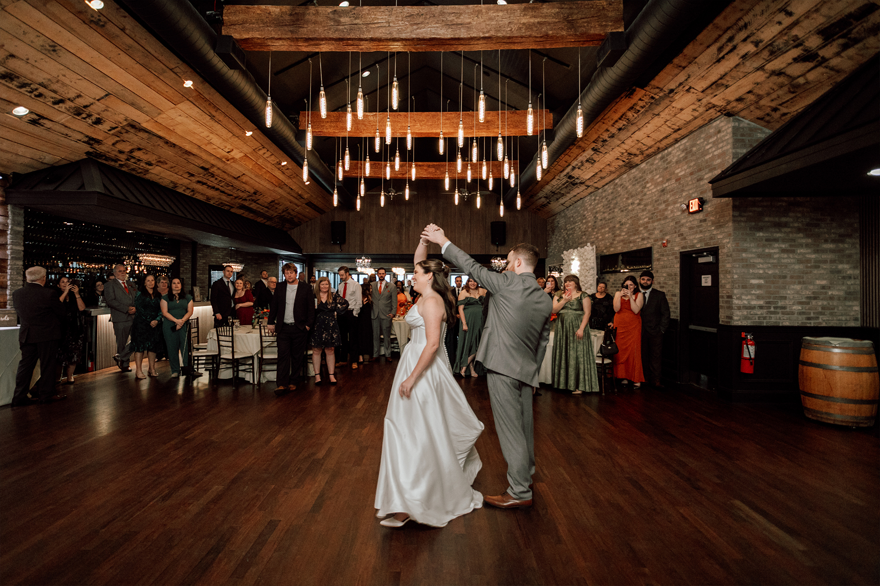 618 restaurant wedding photos